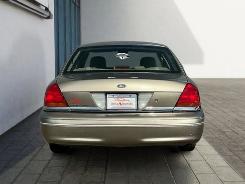 Used 2003 Ford Crown Victoria LX image 5