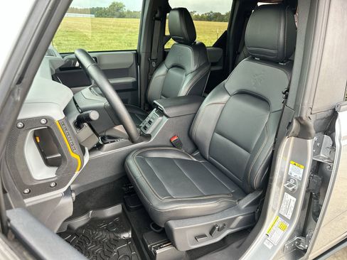 Used 2023 Ford Bronco Badlands image 11