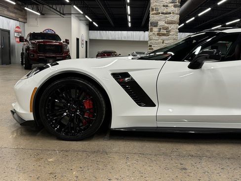 Used 2016 Chevrolet Corvette Z06 w/ 3LZ Preferred Equipment Group image 5