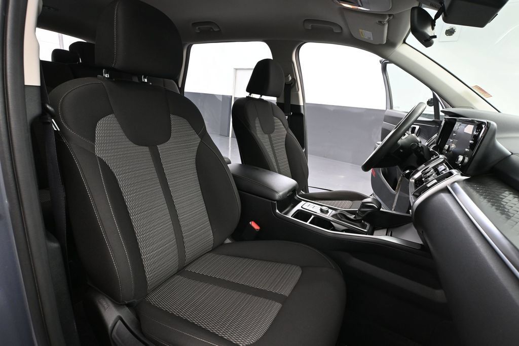 Used 2023 Kia Sorento LX AWD/4WD image 41