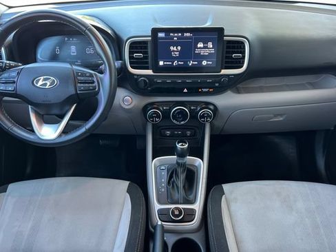 Used 2024 Hyundai Venue SEL FWD image 14
