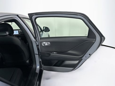 Used 2024 Hyundai Ioniq 6 SE RWD image 32