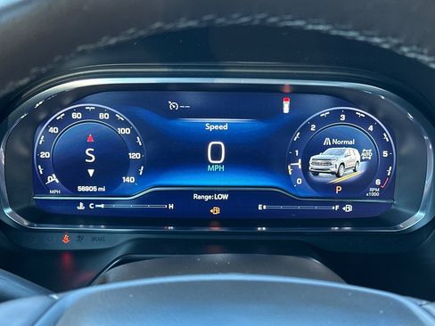 Used 2024 Chevrolet Suburban LT image 36