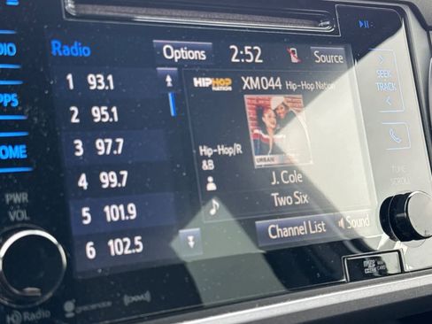 Used 2018 Toyota Tacoma TRD Off-Road w/ Technology Package image 18