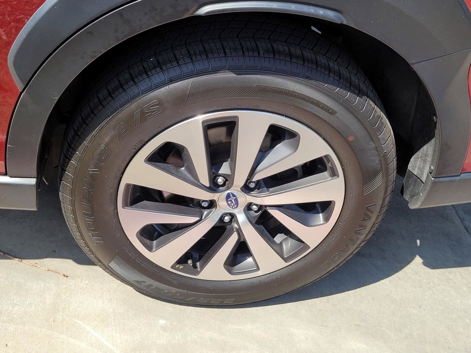 Used 2025 Subaru Outback Premium AWD/4WD image 2