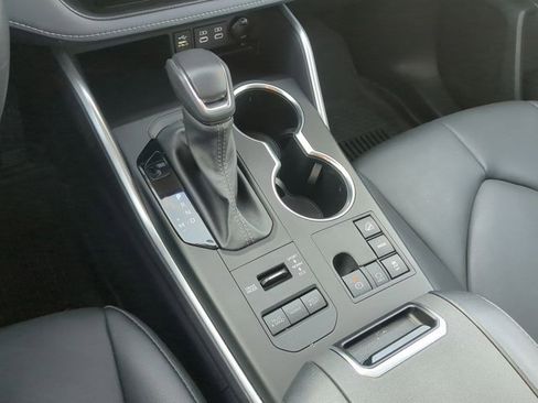 Certified 2024 Toyota Highlander XLE image 15
