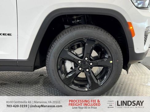 New 2025 Jeep Grand Cherokee Limited w/ Luxury Tech Group II image 9