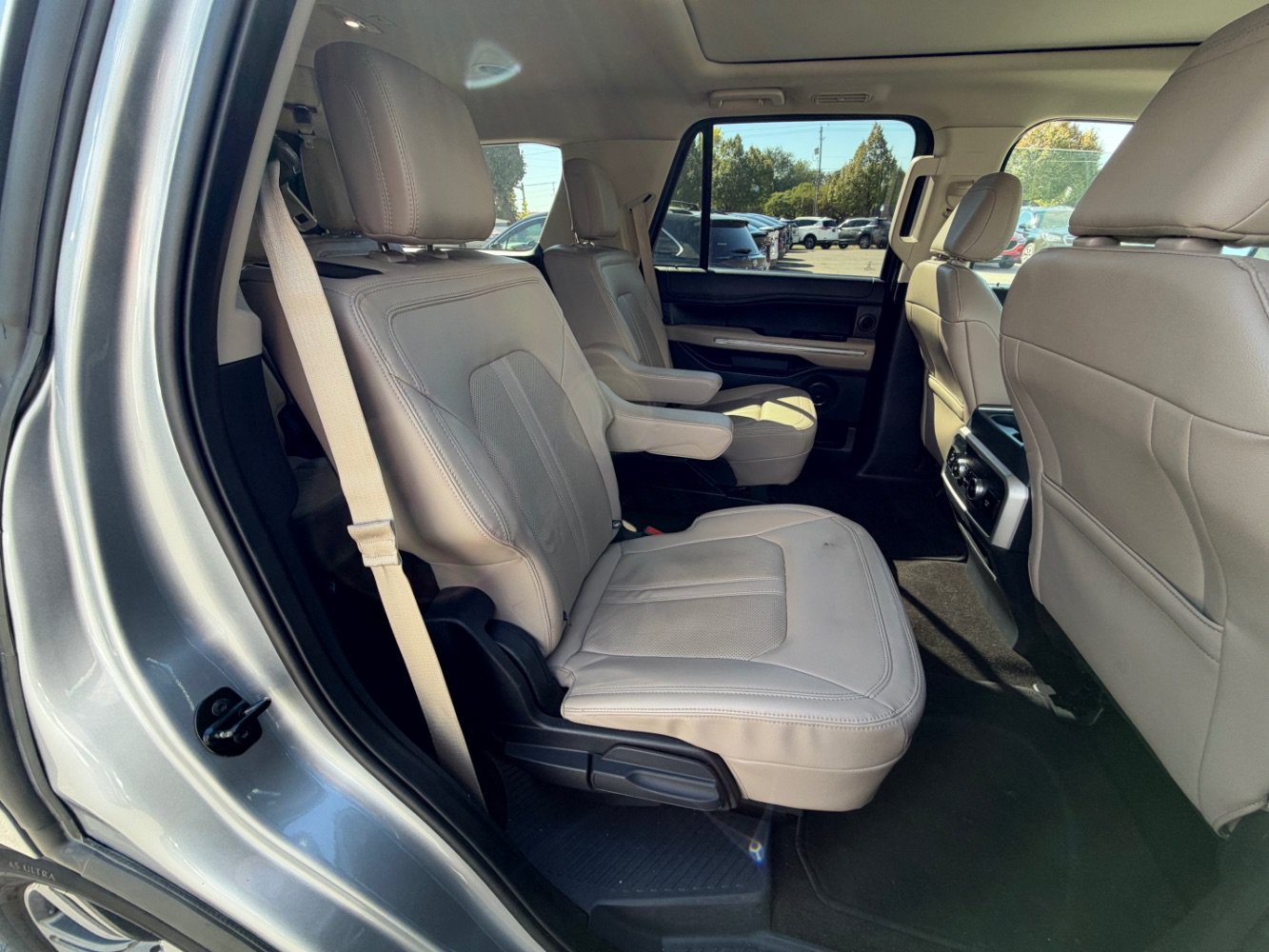 Used 2023 Ford Expedition Limited AWD/4WD image 18