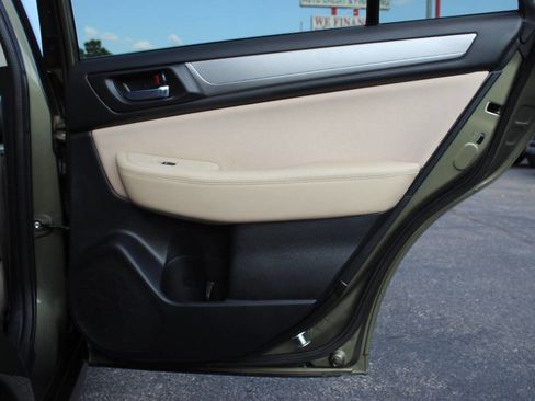 Used 2019 Subaru Outback 2.5i Premium image 12