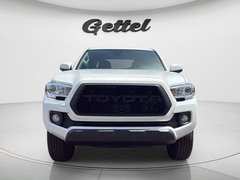 Used 2022 Toyota Tacoma SR5 w/ Technology Package RWD image 2