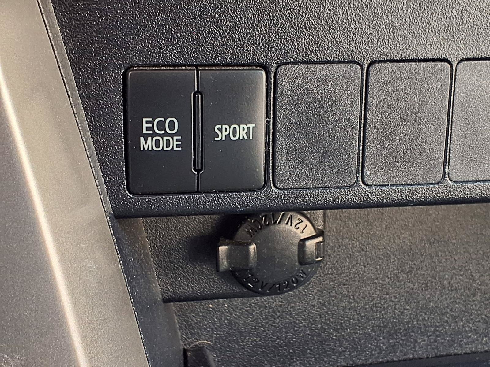 Used 2015 Toyota RAV4 XLE FWD image 23