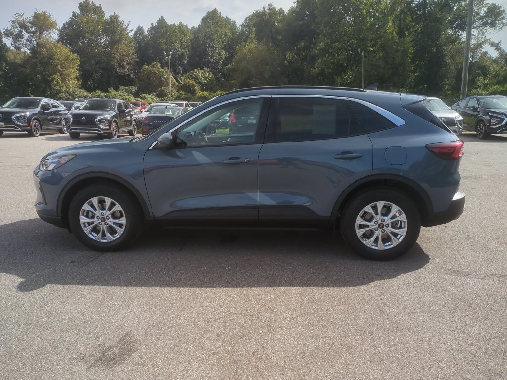 Used 2023 Ford Escape Active w/ Tech Pack #2 AWD/4WD image 8