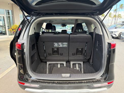 Used 2023 Kia Carnival LX FWD image 10