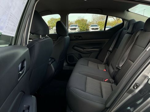 Used 2025 Nissan Altima 2.5 SV image 12