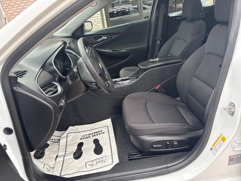 Used 2024 Chevrolet Malibu LT FWD image 3