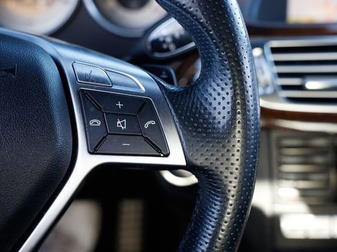 Used 2012 Mercedes-Benz CLS 550 4MATIC w/ Premium I Pkg image 32