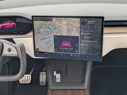 Used 2023 Tesla Model X image 17