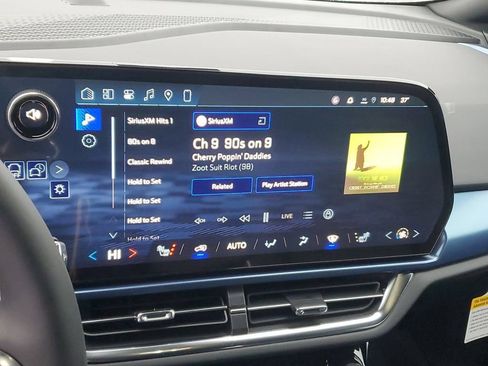 New 2026 Chevrolet Equinox EV LT FWD image 24