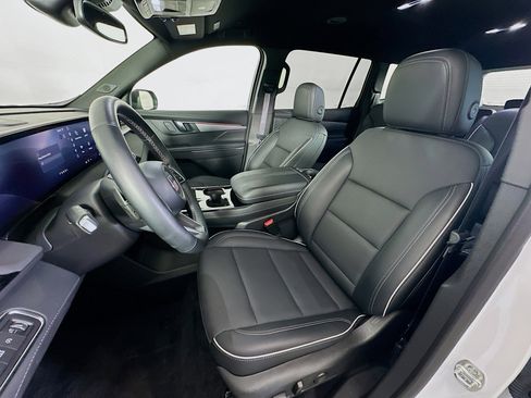 Used 2025 Buick Enclave Preferred image 13