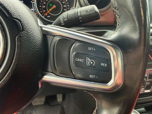 Used 2020 Jeep Wrangler Unlimited Sahara w/ Uconnect 4C Nav & Sound Group AWD/4WD image 19