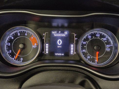 Used 2020 Jeep Cherokee Latitude Plus AWD/4WD image 23