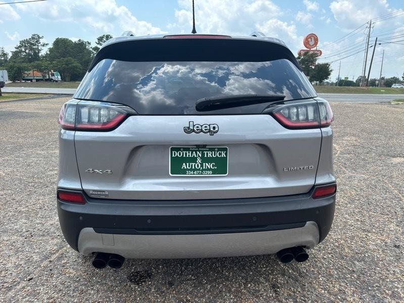 Used 2019 Jeep Cherokee Limited w/ Luxury Group AWD/4WD image 4