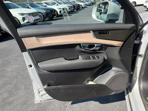 Certified 2025 Volvo XC90 B6 Plus image 24