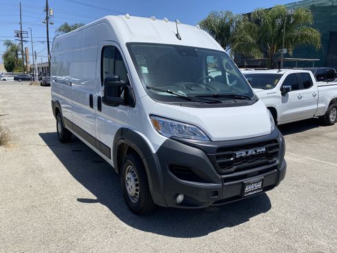 Used 2025 RAM ProMaster 2500 w/ Convenience Group FWD image 8