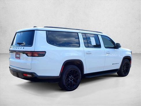 Used 2024 Jeep Wagoneer L Series II AWD/4WD image 4