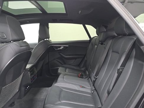 Used 2019 Audi Q8 Premium Plus AWD/4WD image 5