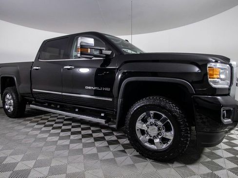 Used 2017 GMC Sierra 3500 Denali image 3