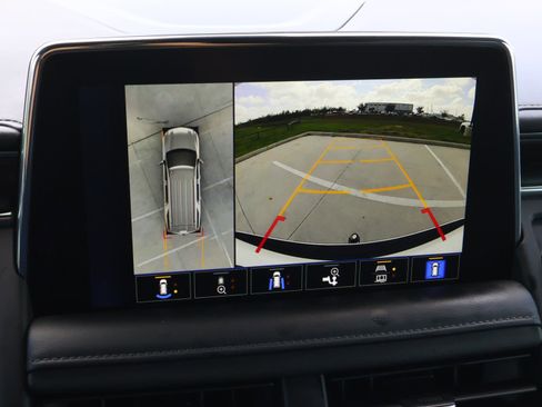 Used 2022 Chevrolet Suburban Z71 w/ Luxury Package image 35