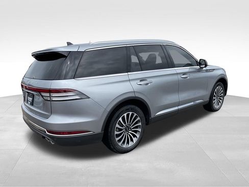 Used 2023 Lincoln Aviator Reserve AWD/4WD image 4