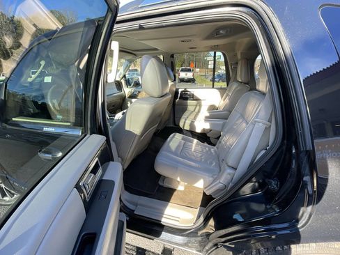 Used 2015 Lincoln Navigator 2WD image 11