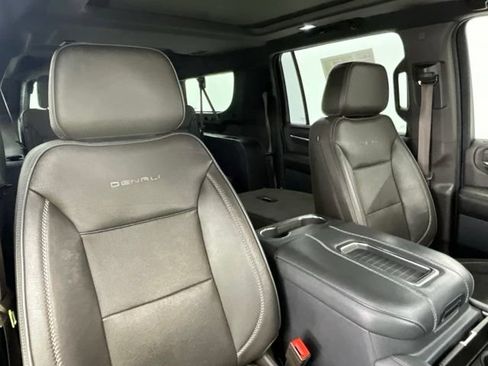 Used 2021 GMC Yukon XL Denali w/ Denali Premium Package AWD/4WD image 15