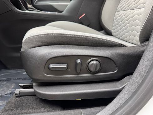 Used 2018 Chevrolet Equinox LT image 10