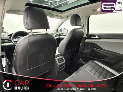 Used 2022 Volkswagen Taos SEL w/ Panoramic Sunroof Package image 44