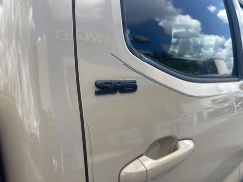 Used 2018 Toyota Tacoma SR5 RWD image 8