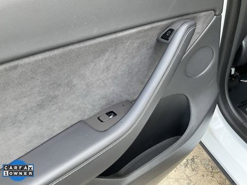 Used 2020 Tesla Model Y Long Range image 33