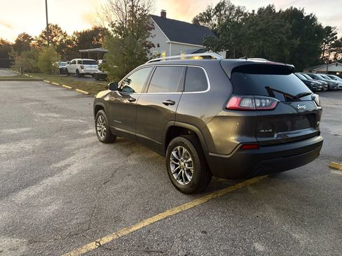 Used 2020 Jeep Cherokee Latitude Plus image 12