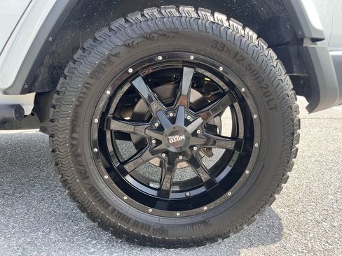 Used 2018 Jeep Wrangler Unlimited Sahara w/ Uconnect 4C Nav & Sound Group image 24