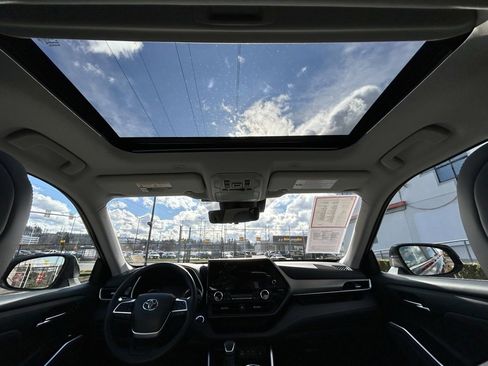 Certified 2023 Toyota Highlander Bronze Edition image 20