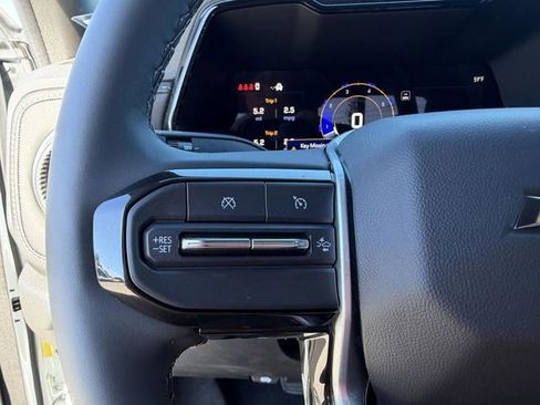 New 2025 Chevrolet Colorado LT RWD image 25