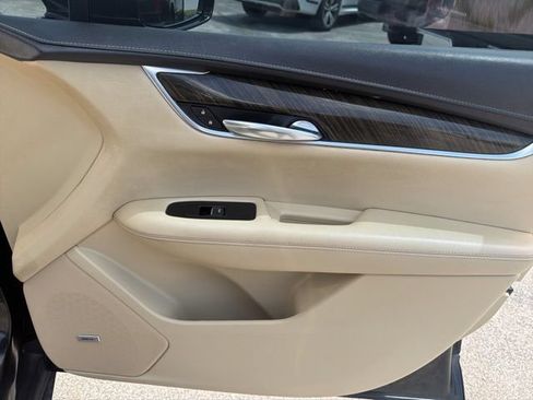 Used 2018 Cadillac XT5 AWD image 28