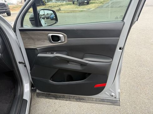 Used 2023 Kia Sorento EX image 28