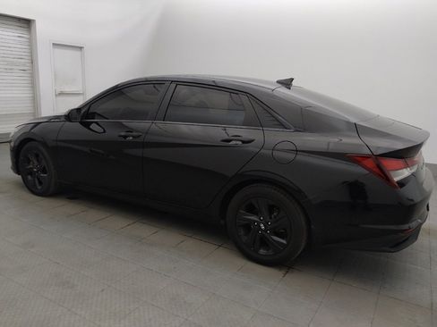 Used 2022 Hyundai Elantra SEL w/ Convenience Package FWD image 3