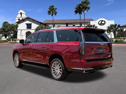 Used 2023 Cadillac Escalade ESV Premium Luxury w/ LPO, Floor Liner Package AWD/4WD image 4