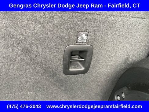 Certified 2025 Jeep Wrangler Unlimited Sahara AWD/4WD image 33