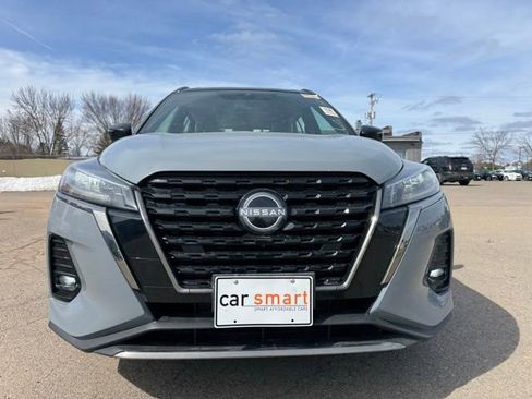 Used 2023 Nissan Kicks SR w/ SR Premium Package FWD image 2