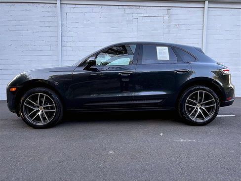 Certified 2025 Porsche Macan image 2